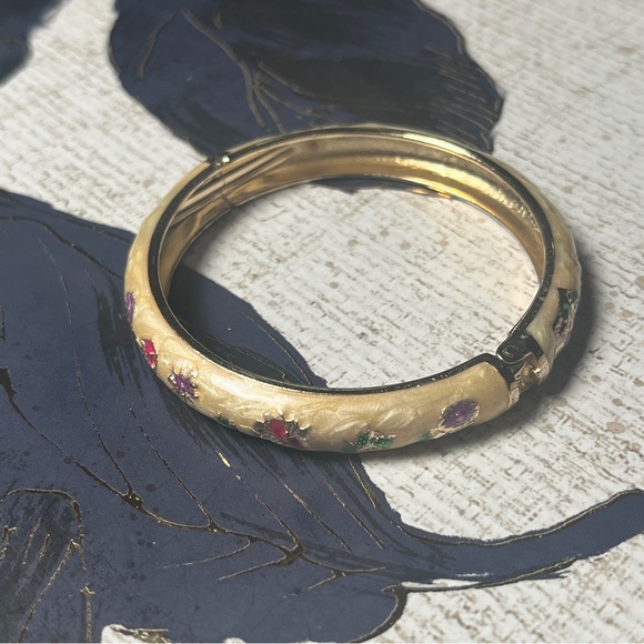 Vintage Gold Cream Pink and Green Floral Flower Enamel Snap Bangle Bracelet D2 - Picture 7 of 9